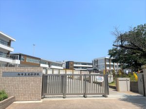 柏市立土小学校：徒歩8分（600ｍ）